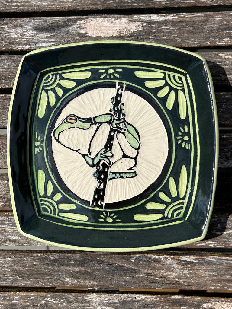 Frog Plate Medium in Green