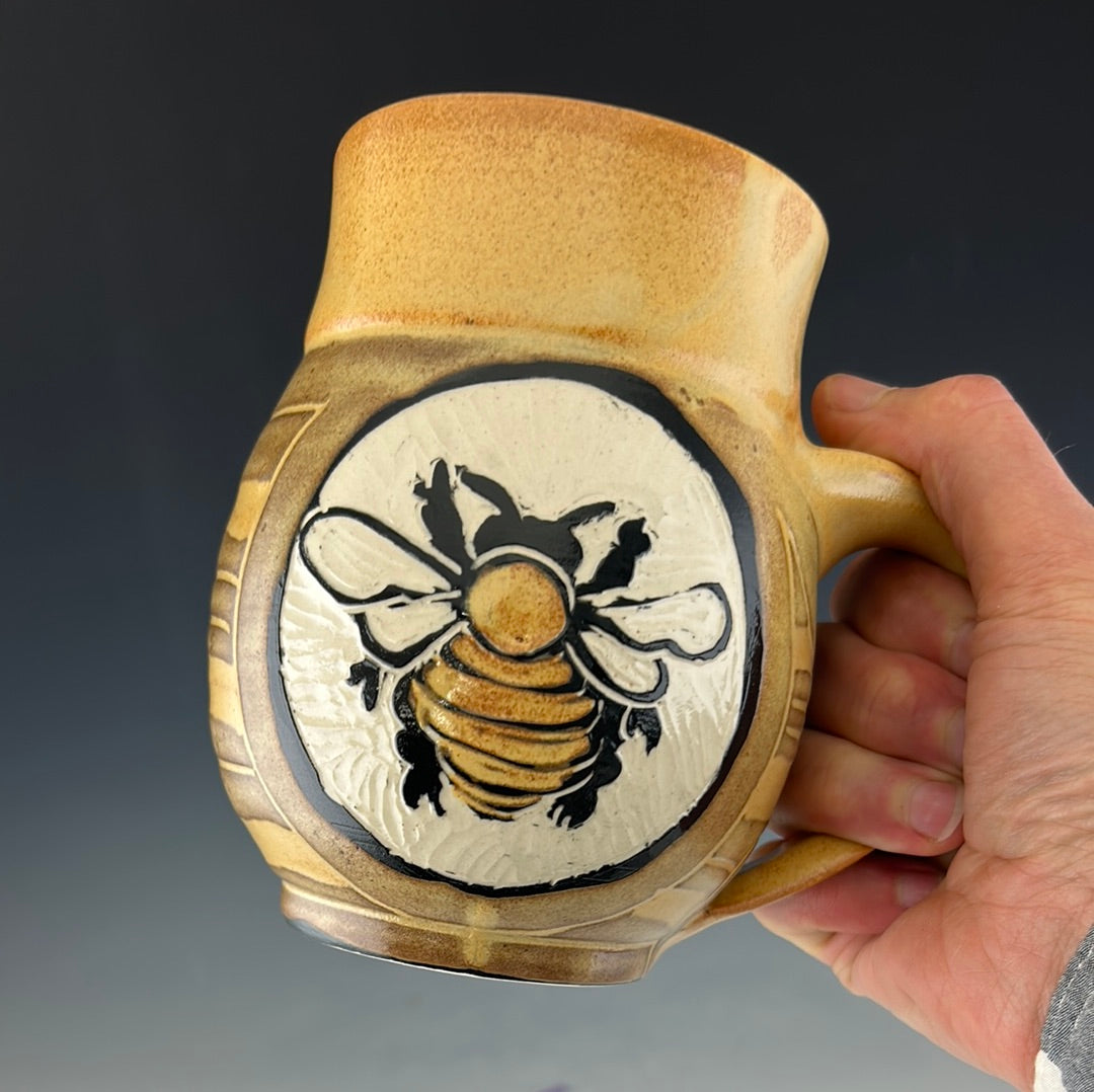 Bee Mug in Gold