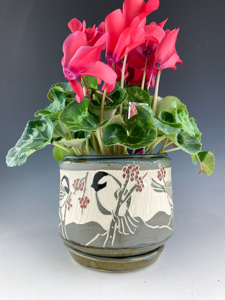 Chickadee Medium Planter in Gray